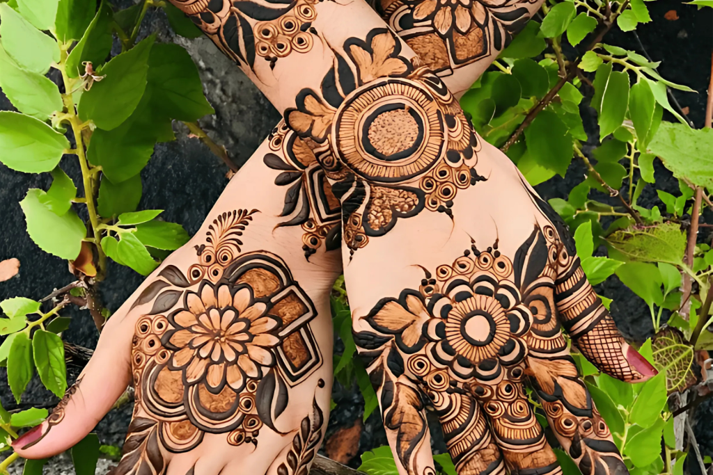 Dubai Desert Safari with Henna Painting near Fujairah